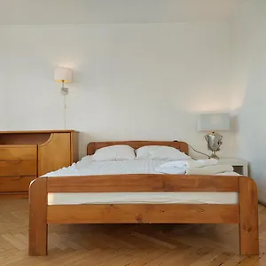 https://smolna-tower.warsawhotelspoland.com